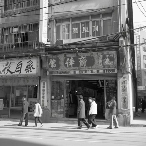 漪汾街吾悅廣場開業盛況人山人海，排隊等位，露天小吃街成解圍之地！
