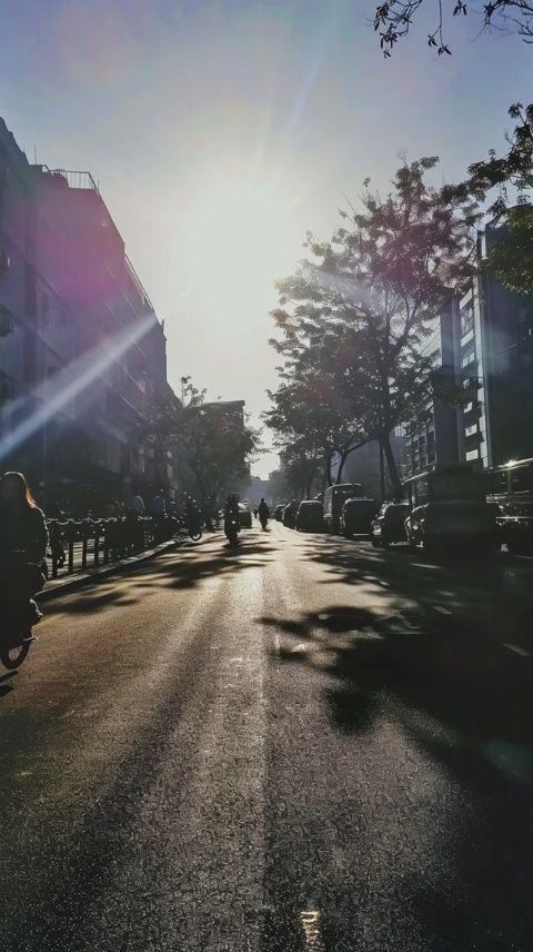 河池的天氣總是讓人又愛又恨，陽光明媚的時候熱得發慌，下雨的時候又讓人無處可去