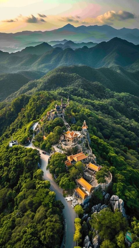 衡山是中國五岳之一，也是著名的道教和佛教圣地，以下是一份衡山旅游攻略