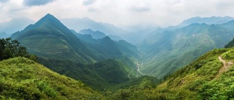 贊第一次走進(jìn)東北，心里想著會(huì)遇到那些你瞅啥的場(chǎng)景