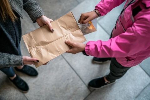 點外賣已經(jīng)成為一種時尚進(jìn)入我們的生活，年輕人熱衷于此老年人也逐漸適應(yīng)