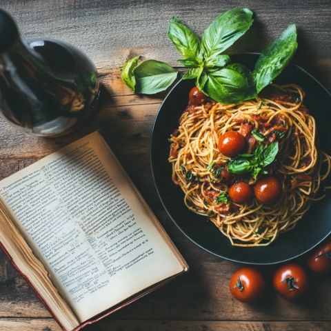 美食朋友圈必備文案：直面大腿挑戰(zhàn)小腹、吃飯比思想更重要、生活要有希望和充實...
