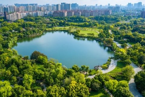 寧波旅游攻略：地鐵暢游景點美食推薦與行李寄存指南