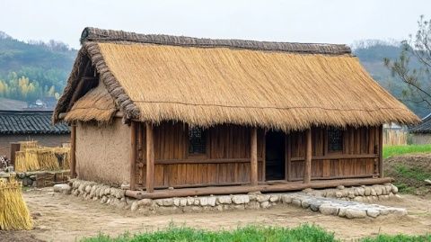這家農家樂坐落于三山島，需要坐船才能到達,經營者是當地的一對夫婦