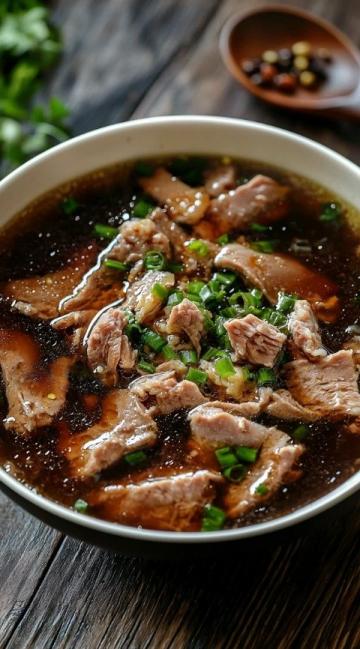 臘月必嘗美味：臺灣正宗鹵肉飯，營養豐富，日銷冠軍！