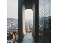 甲秀樓，位于貴州省貴陽市南明區翠微巷8號，是貴陽市的標志性建筑之一