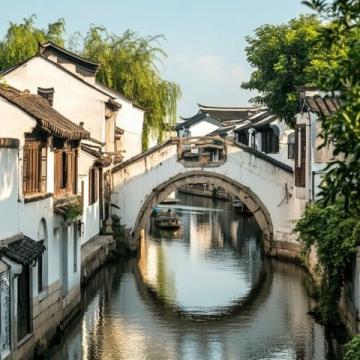 蘇州旅游景點及美食推薦：拙政園、平江路、小七里山塘街、寒山寺和周莊古鎮等景點，蘇式湯面、松鼠鱸魚、得月樓等美食