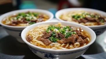 敦煌美食,敦煌本身特色的美食我覺(jué)得有四個(gè)必吃?胡羊燜餅?驢肉黃面?羊肉合汁?李