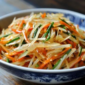 脆爽甜椒拌青筍：一學就會的家常美食制作指南