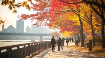 秋意盎然，武漢，充滿活力的城市，扶光露面的清晨，公園里、江邊，到處是運動的人們