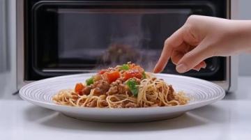 如何巧妙利用微波爐提升廚房效率？