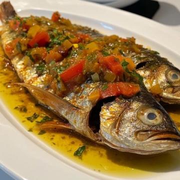 蔥香鱸魚的簡單做法；讓家人垂涎欲滴的家庭菜肴