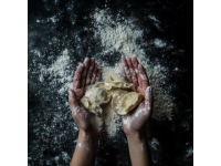 輕松學(xué)會在家做美味小籠包：方便簡單，家庭必備美食秘籍！