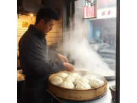 昆明學府路上的三十年老店：人氣王豆花米線與湯圓