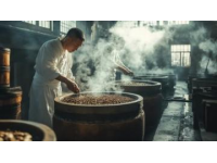 漲燒餅是江蘇靖江的傳統(tǒng)特色小吃，以酒藥發(fā)酵制成的酵水和面，十數小時后