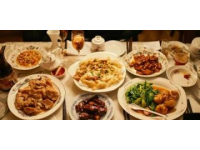 廣東美食與中餐四大代表之一的粵菜關(guān)系密切