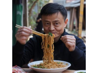 今日路過云南元江縣，在那里的小吃街，品嘗到了當地很有名的郭師傅米線