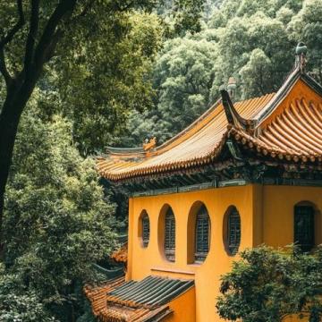 昆明旅游攻略：必去景點與特色美食指南