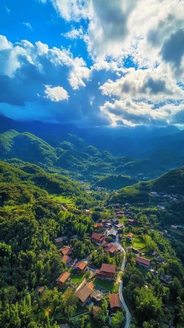西充，一座隱匿于四川盆地東北部的小城，傳統的農業小縣，經濟、交通都不是太好