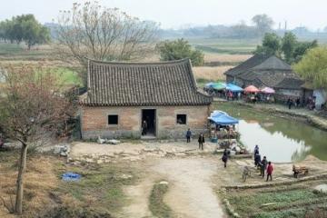 新市古鎮，古稱"仙潭"，始建于公元308年，位于湖州市德清縣