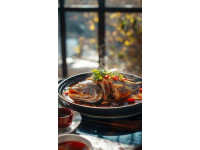 折耳根在川渝地區(qū)一直是人們喜愛的美食，雖然長的奇怪，但味道獨特，有著涼血消