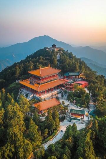 在中國的廣袤大地上，隱藏著許多人間仙境，其中之一就是位于湖北省十堰市的武當山