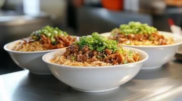 云南美食之旅：過橋米線、汽鍋雞與野生菌宴不容錯(cuò)過