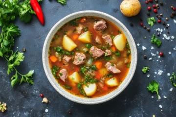美味又營養(yǎng)的羊肉湯做法！冬天喝一碗，暖身又暖心~
