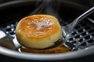 北京的老燒餅是極具特色的傳統(tǒng)美食，下面為大家做相關介紹