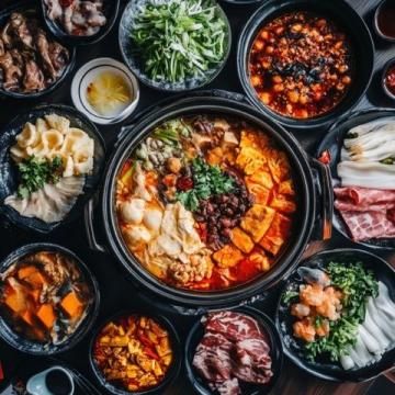 探索黔東南美食秘境：酸湯魚、腌魚、烤香豬與民族風味之旅