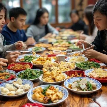 安徽省蚌埠市以其豐富多樣的美食文化而聞名，融合了南北風(fēng)味，既有傳統(tǒng)小吃