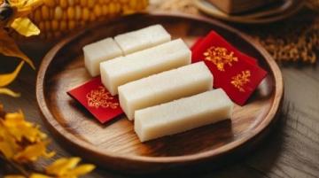 經(jīng)典中式美食：嫩豆腐配各式配料與調(diào)料的鐵板豆腐
