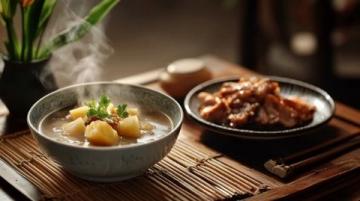 梅州美食風(fēng)景如畫：品嘗當(dāng)?shù)靥厣拿牢? width=
