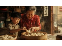 內(nèi)蒙古83歲母親15年風(fēng)雨無(wú)阻為56歲工地兒子送飯、包餃子與白酒相伴的深沉母愛(ài)
