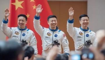 揭秘星際穿越：時(shí)間膨脹與人類(lèi)航天的絕境，及其對(duì)中國(guó)的影響