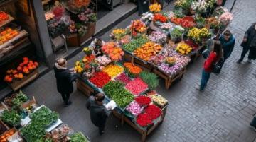 感受濃郁年味：街頭巷尾年貨市場，花市鮮花盛景盡收眼底