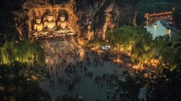 山陽(yáng)縣月亮洞夜半仍駐扎于山腳下的停車場(chǎng)