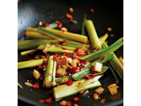 蔥香四溢：簡(jiǎn)易蔥油餅，三十分鐘成就經(jīng)典美味