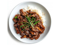 牛肉搭配這道菜更美味，肉質嫩滑，蔬菜爽口，醬香濃郁超下飯