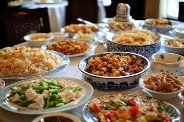 探秘廈門居民區的美食天堂：“滋味海鮮”，排隊也值得的家常美味！