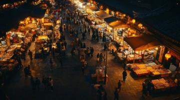 寧夏銀川懷遠(yuǎn)夜市——煙火氣中的美食與文化之旅
