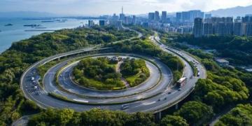 青島東海岸熱門商圈大揭秘：李村成新寵，臺東經久不衰，誰是下一個商業巨頭？