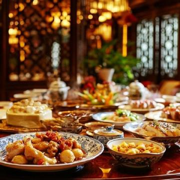 探秘廈門居民區的美食天堂：“滋味海鮮”，排隊也值得的家常美味！