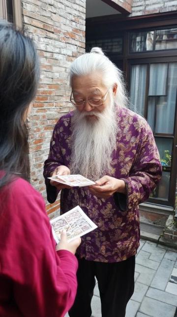 不可思議！江蘇連云港，楊先生回來(lái)給爺爺過(guò)90大壽