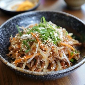 東北家常涼拌佳肴：胡瓜三絲爆豆美味分享