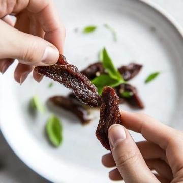 德宏特色炭烤黃牛干巴，新鮮美味不容錯過