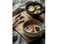云南省以其豐富的野生菌資源聞名，菌類美食種類繁多
