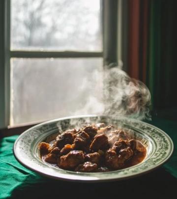 揭秘燜羊肉的美味秘訣：慢燉的藝術與調料搭配指南
