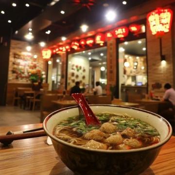 四川渠縣必嘗美食：賨都大道中段的臘首菜風情體驗