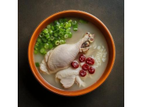 幫我生成一張圖片干蒸雞是一道經典的廣東菜肴，口感焦香嫩滑，制作過程相對簡單。